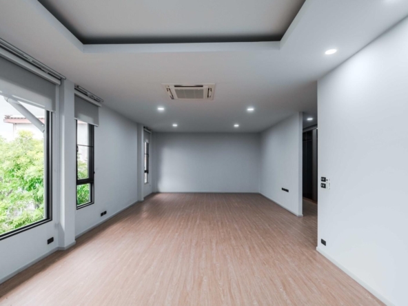 1.3-storey Single House, Sukhumvit (21)
