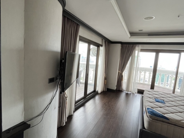 139.State Tower Bangkok (18)
