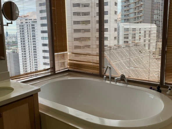 157.The Emporio Place_3+1BR4BA_ 161sqm_ Fl22 _ 100k_006