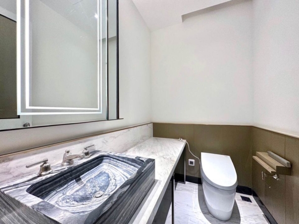 176.The Residences at Mandarin Ori
