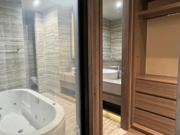 36.Celes Asoke - 3BR3BA - 134 sqm - Fl38 - 250k_013